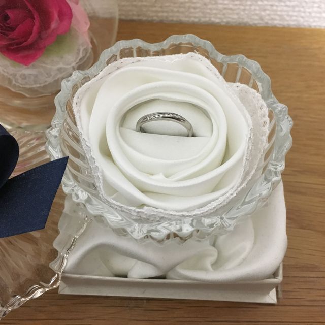 【4℃ BRIDAL(ヨンドシーブライダル)の口コミ】 結婚指輪といえば、ストーンの埋め込まれていないシンプルなデザインのも…