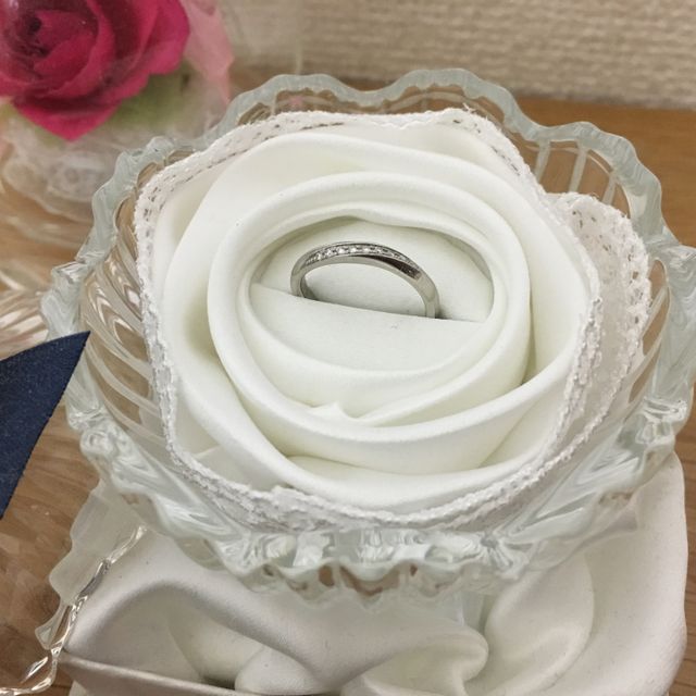 【4℃ BRIDAL(ヨンドシーブライダル)の口コミ】 結婚指輪といえば、ストーンの埋め込まれていないシンプルなデザインのも…