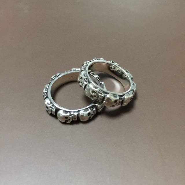 【Loree Rodkin(ローリー・ロドキン)の口コミ】 普段の服が二人ともブラック系が多いので
シンプルな結婚指輪よりもオシャ…