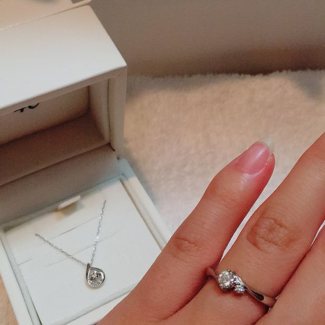 【4℃ BRIDAL(ヨンドシーブライダル)の口コミ】 もともと好きなブランドで他にもネックレスやピンキーリングをもってたか…
