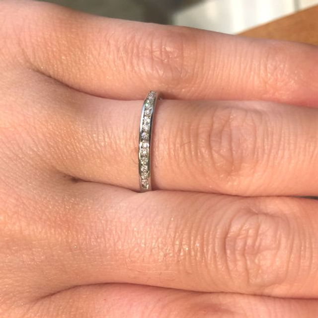 【ENUOVE(イノーヴェ)の口コミ】 ダイヤモンドがきれいなシンプルなリングということで元々候補の一つに選…
