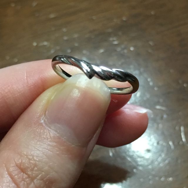 【GALA JEWELRY(ガラジュエリー)の口コミ】 普段使いが出来て、更にデザイン性のあるもので選びました。
男女ともに使…