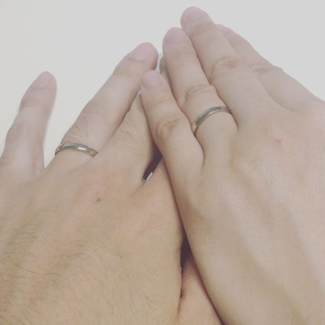 【4℃ BRIDAL(ヨンドシーブライダル)の口コミ】 ファッションリングとの重ね付けを楽しみたかったので、とことんシンプル…