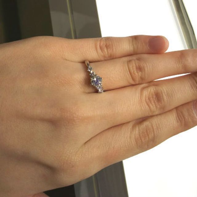 【VENUS TEARS(ヴィーナスティアーズ)の口コミ】 あらかじめある程度予算を決めていったのですが、予算内において最もダイ…