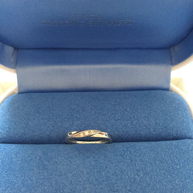 【銀座ダイヤモンドシライシの口コミ】 指が華奢に見え、あまり派手すぎないが地味すぎない。指が太めなので女性…