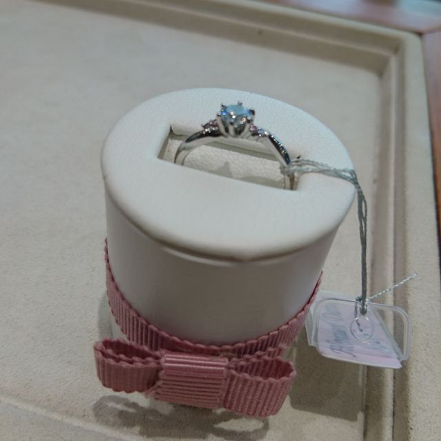 【アネリディギンザ(ANELLI DI GINZA)の口コミ】 店内を見て回っている時にピンクダイヤも可愛いけど可愛すぎるかな。との…