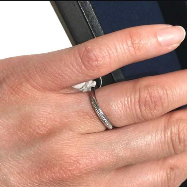 【4℃ BRIDAL(ヨンドシーブライダル)の口コミ】 ウェーブなど動きのあるデザインでダイヤモンドがきれいな指輪を探してい…