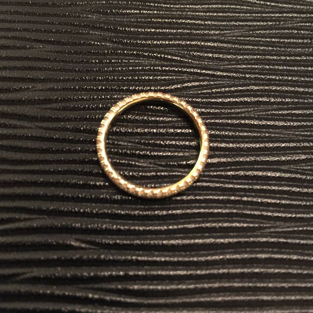 【カルティエ(Cartier)の口コミ】 カルティエの全面ダイヤモンドリングです。
どうしてもゴールドの指輪が欲…
