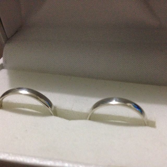 【THE KISS(ザ・キッス)の口コミ】 とてもシンプルなシルバーのリングです。
リングにも太さや厚み、付け心地…