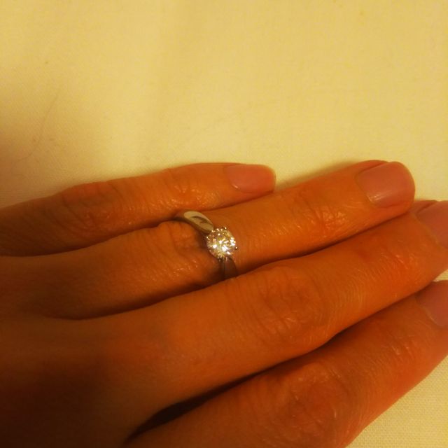 【ティファニー(Tiffany & Co.)の口コミ】 シンプルなデザインがよかったので、ダイヤがひとつのものにしました。そ…
