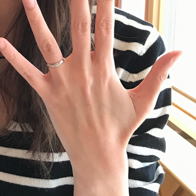 【Something Blue(サムシングブルー)の口コミ】 シンプルかつ男性と女性のデザインがまったく同じではない物で、女性には…