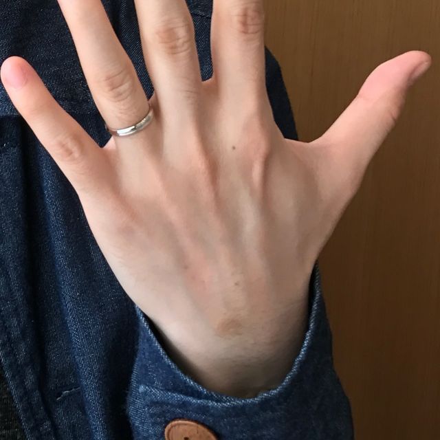 【Something Blue(サムシングブルー)の口コミ】 シンプルかつ男性と女性のデザインがまったく同じではない物で、女性には…