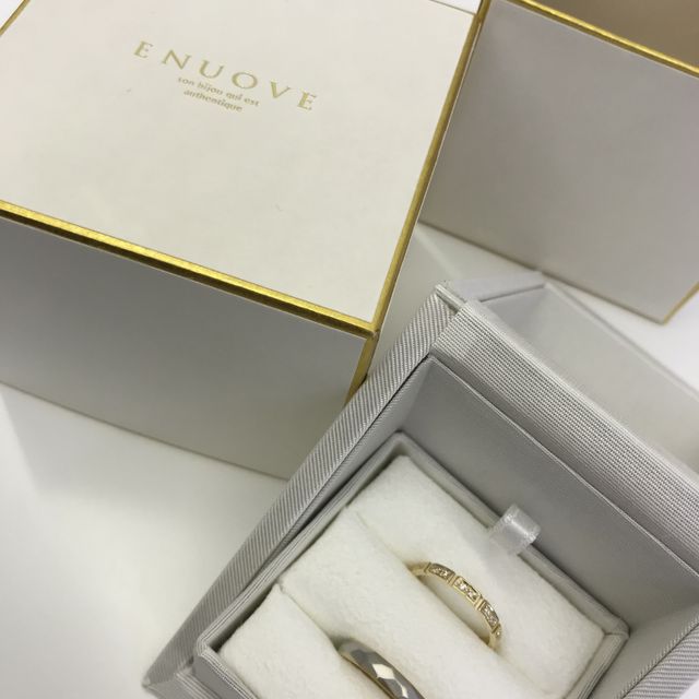 【ENUOVE(イノーヴェ)の口コミ】 ビジュピコの盛岡店で購入しました。
イノーヴェというオシャレなリングに…