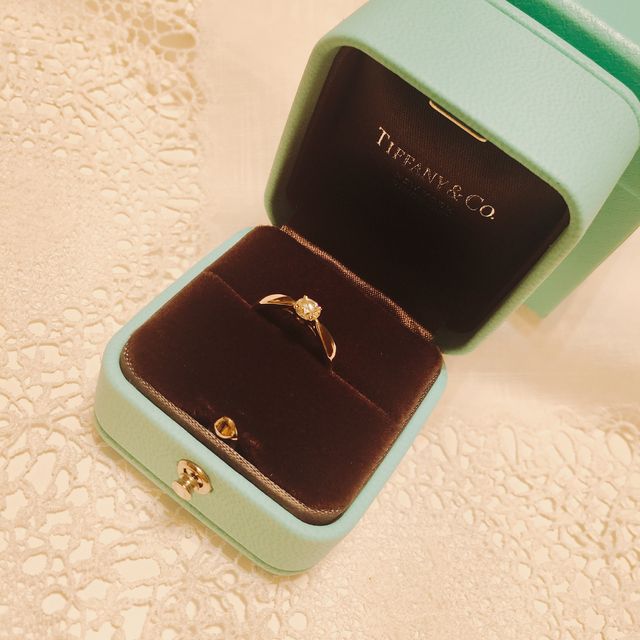 【ティファニー(Tiffany & Co.)の口コミ】 ダイヤが立体的に出ているわけではないので普段つけても違和感がなく、毎…