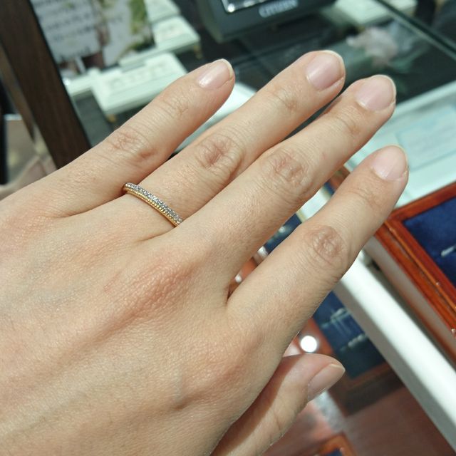 【RosettE(ロゼット)の口コミ】 クラシックなデザインでプラチナとゴールドのツートンカラー、ダイヤも沢…