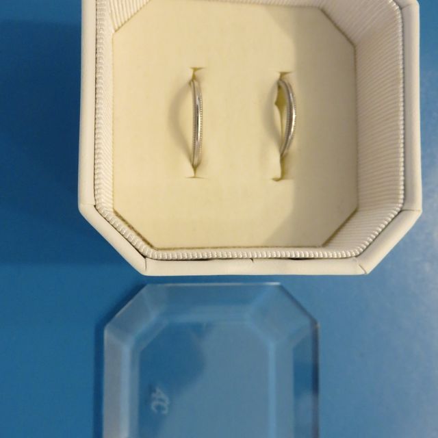 【4℃ BRIDAL(ヨンドシーブライダル)の口コミ】 以前からシンプルなデザインの多い、4℃のブランドが好きで、はめた時の感…