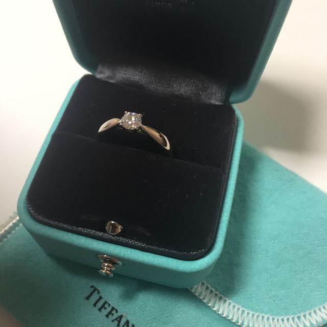 【ティファニー(Tiffany & Co.)の口コミ】 普段使いしやすそうな、服などに引っかかりにくい、高さがあまりないタイ…