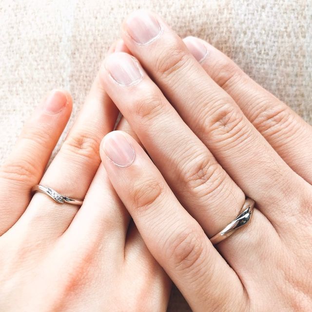 【俄(にわか)の口コミ】 以前からお花をイメージしたセットリングを求めていて、この度、いくつか…