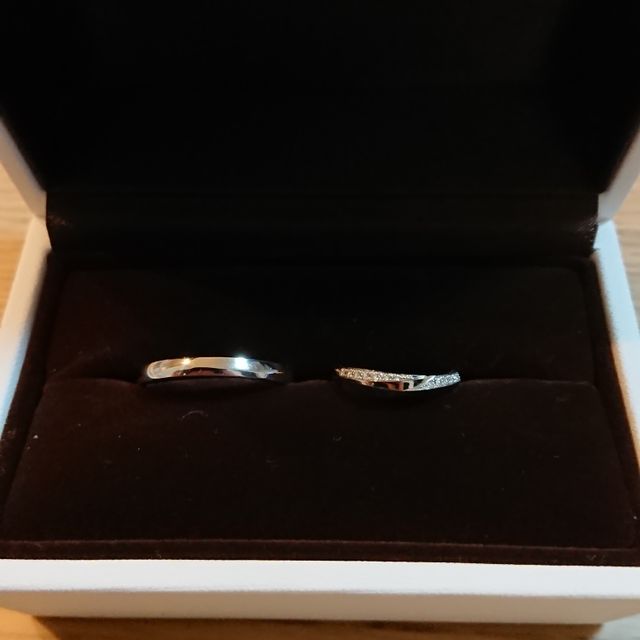 【アイプリモ(I-PRIMO)の口コミ】 派手過ぎずシンプル過ぎないデザインが決め手になりました。ストレートで…