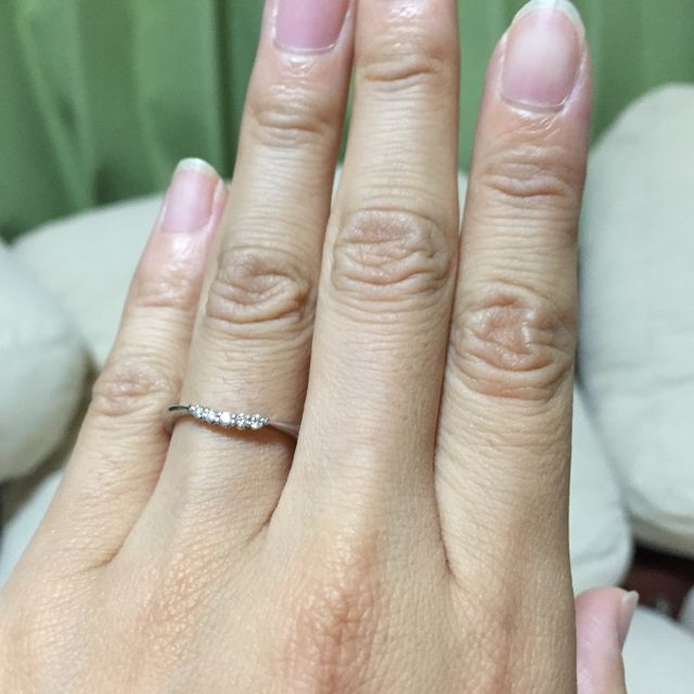 【アイプリモ(I-PRIMO)の口コミ】 婚約指輪の購入予定がなかったので、少し華やかな指輪を探していました。…