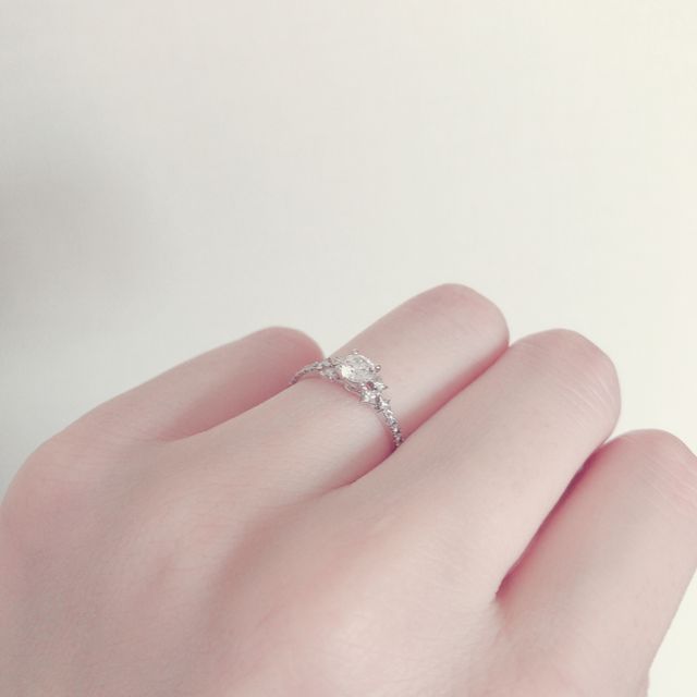 【AHKAH(アーカー)の口コミ】 周りにダイヤが付いているにもかかわらず、派手になり過ぎないデザインが…