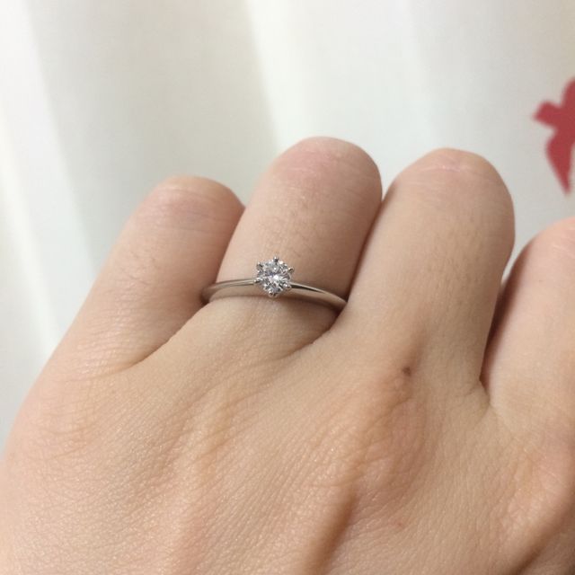 【ティファニー(Tiffany & Co.)の口コミ】 彼が選んでくれました。ティファニーの中でも一番定番を選んだそうです。…