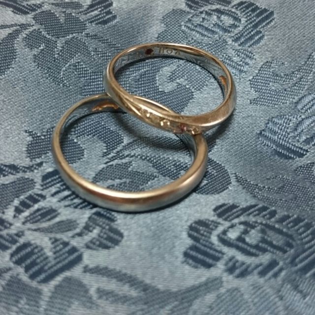 【Pink Dolphin Diamond(ピンクドルフィンダイヤモンド)の口コミ】 女性の指輪にピンクダイヤモンドが入っていること・男性の指輪に艶消し加…