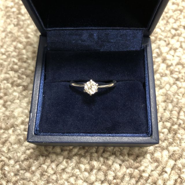 【銀座ダイヤモンドシライシの口コミ】 希少性と見た目の美しさにとても惹かれました。プロポーズ用リングであっ…