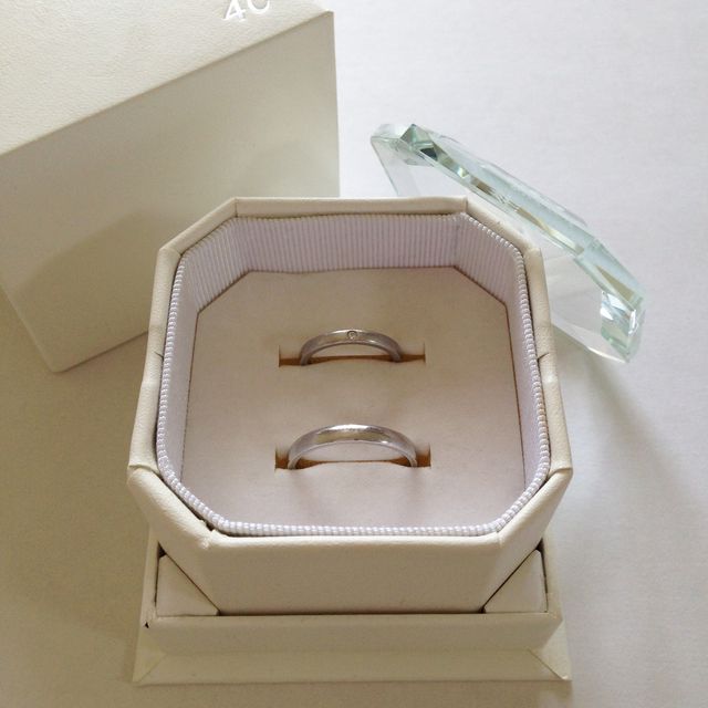 【4℃ BRIDAL(ヨンドシーブライダル)の口コミ】 普段の生活に影響のないような、シンプルなデザインだったところが決め手…