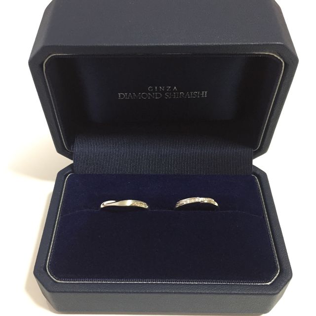 【銀座ダイヤモンドシライシの口コミ】 雑誌などを見ている時には全く違うデザインを希望していました。しかし、…