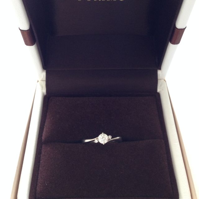 【アイプリモ(I-PRIMO)の口コミ】 デザインからダイヤの選定まですべて夫が決めてくれました。ダイヤ周りの…