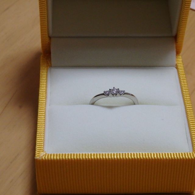 【ケイウノ ブライダル(K.UNO BRIDAL)の口コミ】 お店は三件ほどまわり、ネットでも探しました。
主人は豪華なダイアモンド…