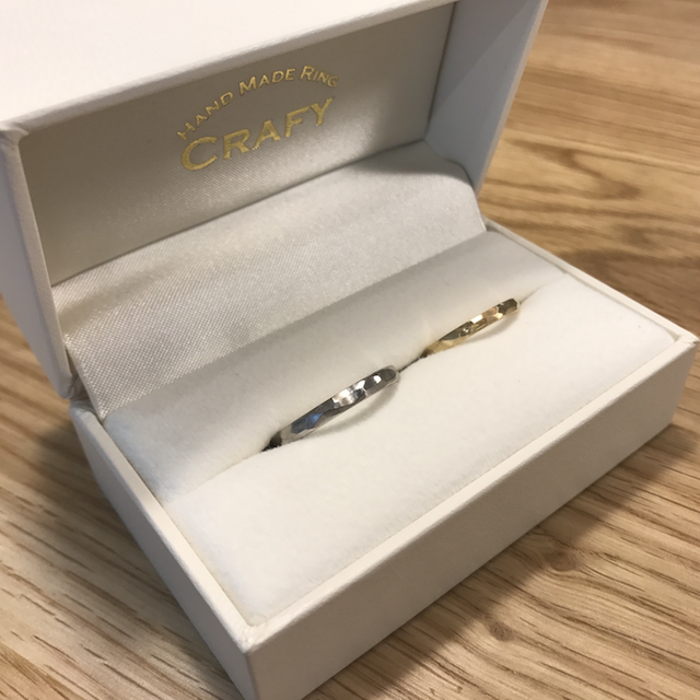 【CRAFY(クラフィ)の口コミ】 手作りらしさが表現できるデザインを希望していたので槌目のリングを手作…