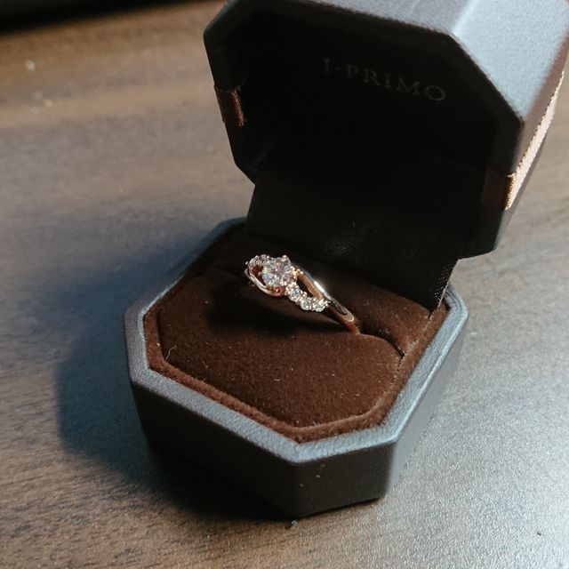 【アイプリモ(I-PRIMO)の口コミ】 様々な商品を拝見させてもらった結果、彼女の性格、好みに最適だと思った…