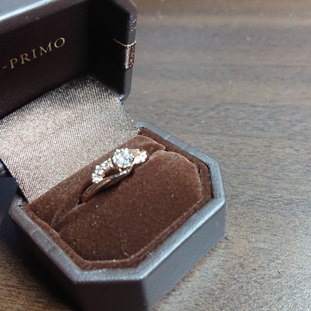 【アイプリモ(I-PRIMO)の口コミ】 様々な商品を拝見させてもらった結果、彼女の性格、好みに最適だと思った…