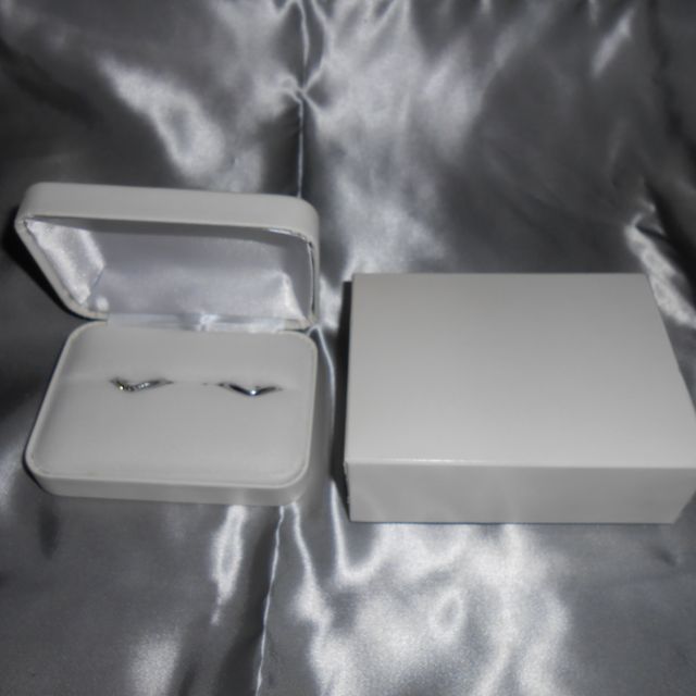 【都民共済(とみんきょうさい)の口コミ】 シンプルなものよりデザイン性があるものを探していました。V字ラインに５…