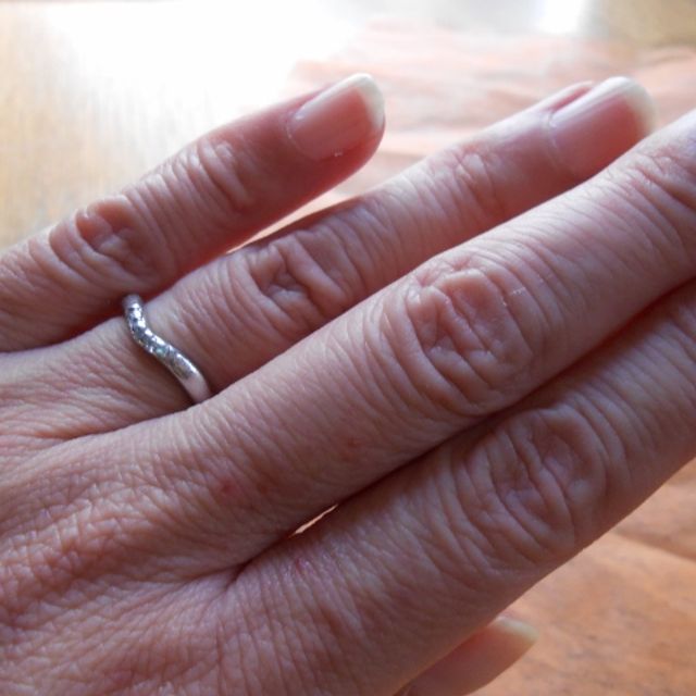 【都民共済(とみんきょうさい)の口コミ】 シンプルなものよりデザイン性があるものを探していました。V字ラインに５…