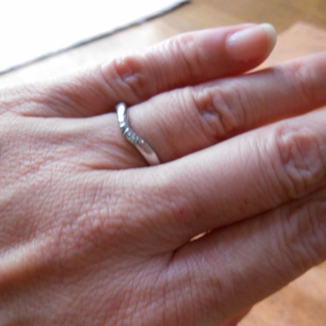 【都民共済(とみんきょうさい)の口コミ】 シンプルなものよりデザイン性があるものを探していました。V字ラインに５…