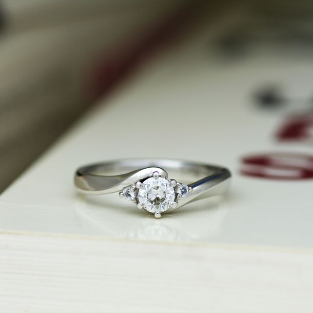 【atelier CraM(アトリエ クラム)の口コミ】 完全オーダーメイドで作成できたことが一番のポイントです。
婚約指輪のイ…