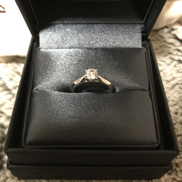 【ラザール ダイヤモンド(LAZARE DIAMOND)の口コミ】 指輪の名前のところにミストと表示がありますが、持っているのはトーチで…