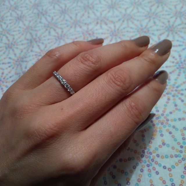 【銀座ダイヤモンドシライシの口コミ】 婚約指輪は日頃しないのは勿体ないと思い、エタニティリングを婚約指輪と…