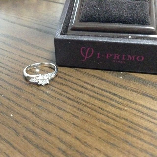 【アイプリモ(I-PRIMO)の口コミ】 婚約指輪なのでダイヤモンドが入った指輪がよかったです。シンプルなもの…