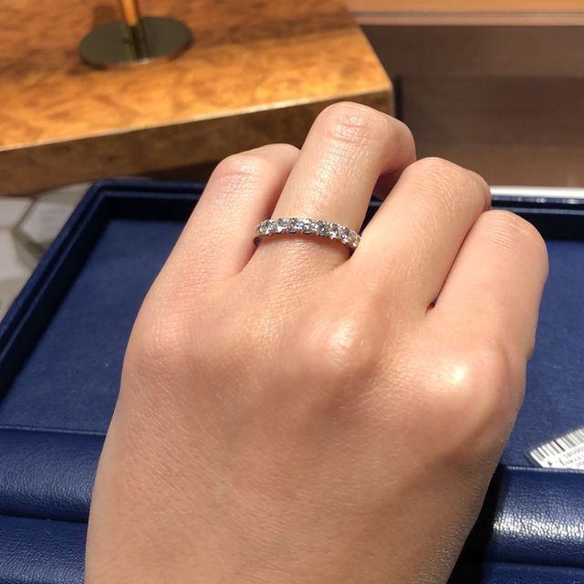 【銀座ダイヤモンドシライシの口コミ】 ハーフエタニティを探していて、横から見たときにポコポコとなっているデ…