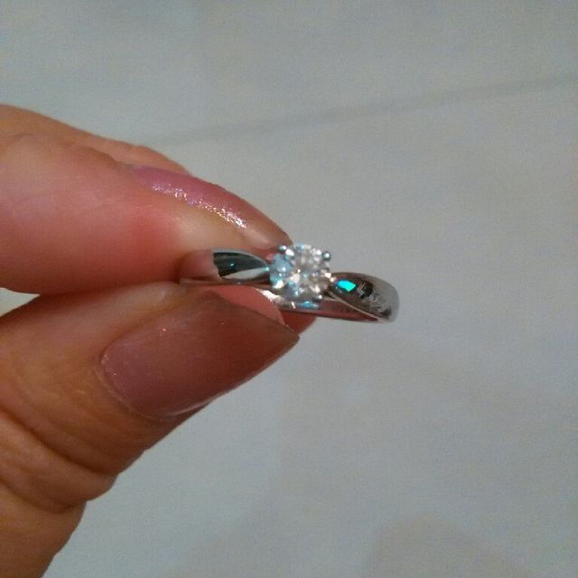 【ティファニー(Tiffany & Co.)の口コミ】 シンプルで一番スタンダードなデザインということでこの指輪にしました。
…