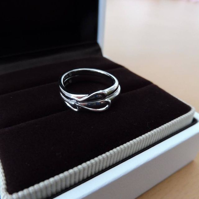 【JEWELRY  KAMATA(ジュエリーかまた)の口コミ】 重ねる事で2人のイニシャルでハートができるデザインが気に入りました。内…