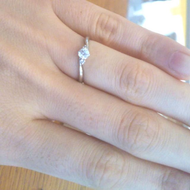 【1122 iifuufu bridal(いい夫婦ブライダル)の口コミ】 最初はより華やかな感じのリングやフラワーデザインのものに決めていたの…