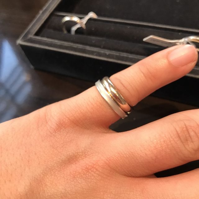 【ケイウノ ブライダル(K.UNO BRIDAL)の口コミ】 太く短い自分の指にしっくりくるシンプルさ！
つや消しをすることでシンプ…