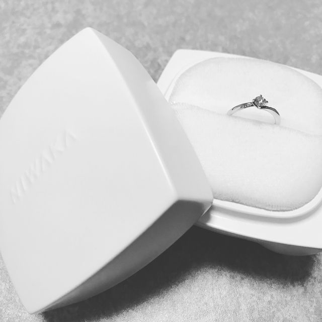 【俄(にわか)の口コミ】 ダイヤの周りにメレダイヤが散りばめられていて、さらにウエーブもあるの…