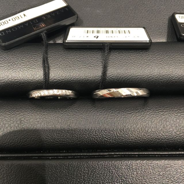 【ラザール ダイヤモンド(LAZARE DIAMOND)の口コミ】 斜めにダイヤモンドが入っているところが素敵で、指を綺麗に見せてくれる…