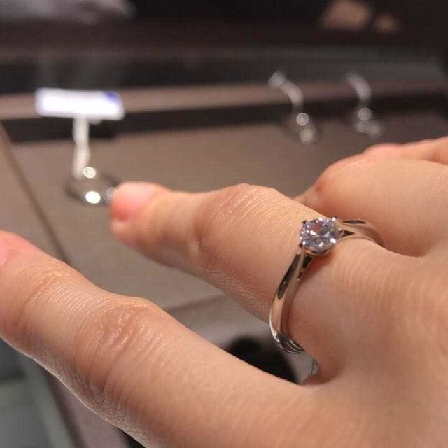 【アイプリモ(I-PRIMO)の口コミ】 一粒ダイヤで探していたのですが、横からのフォルムがきれいなものが多く…